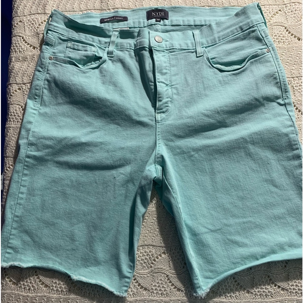 NYDJ sz 18P mint green Briella lift n tuck technology shorts